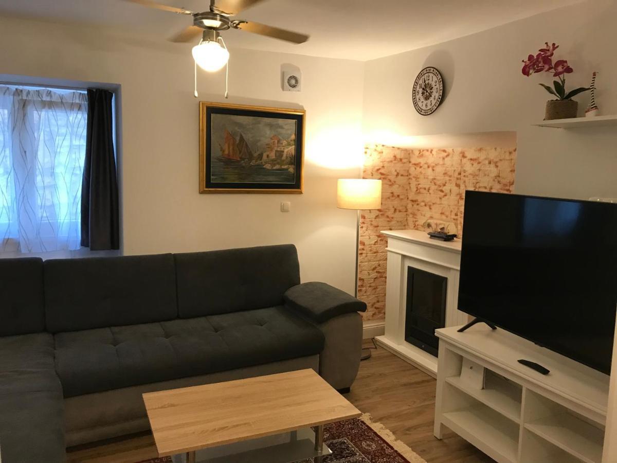 Holiday Place Veli Dvor - Vacation House With Private Garden In Old Town Punat Exterior foto