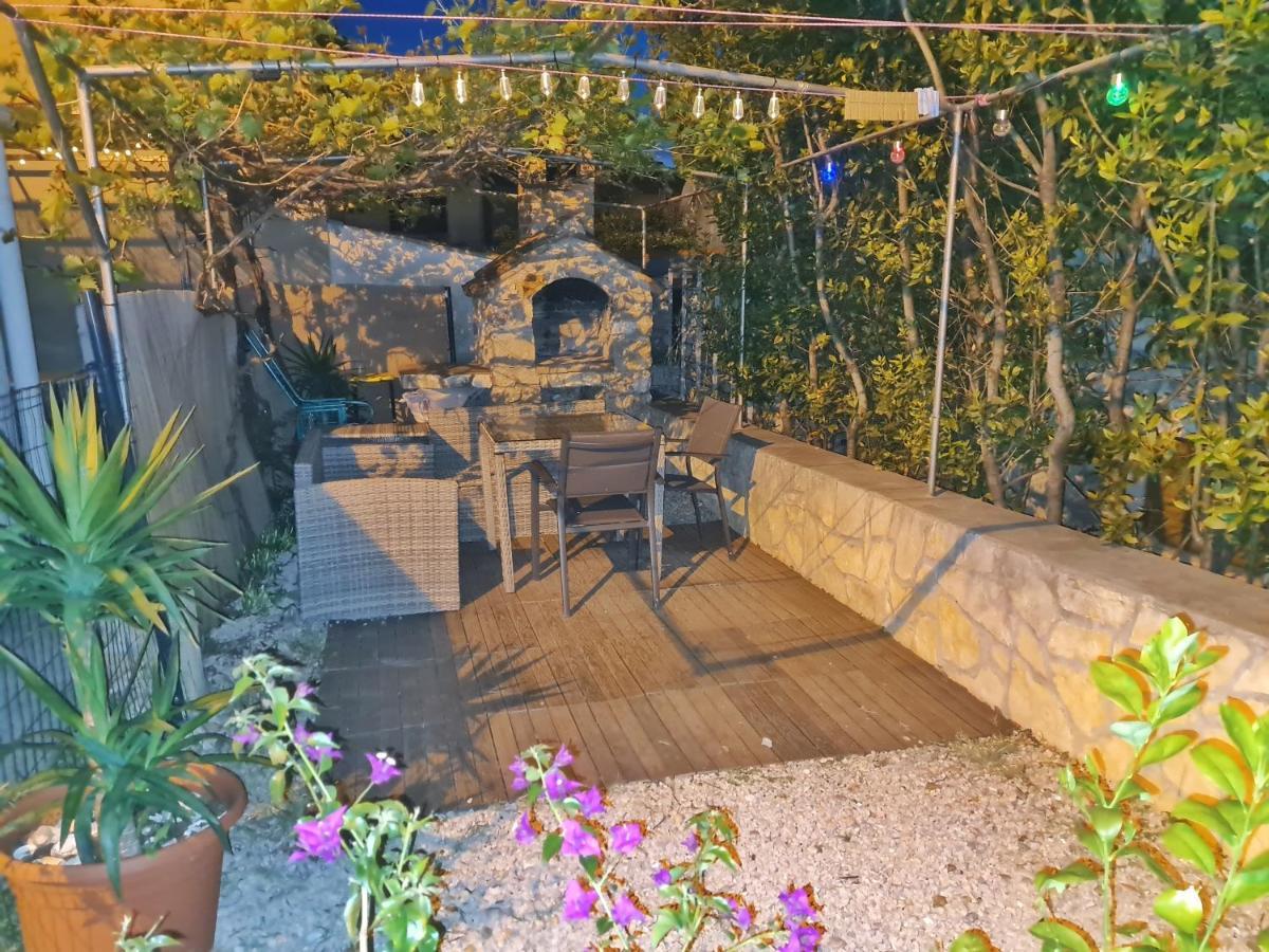 Holiday Place Veli Dvor - Vacation House With Private Garden In Old Town Punat Exterior foto