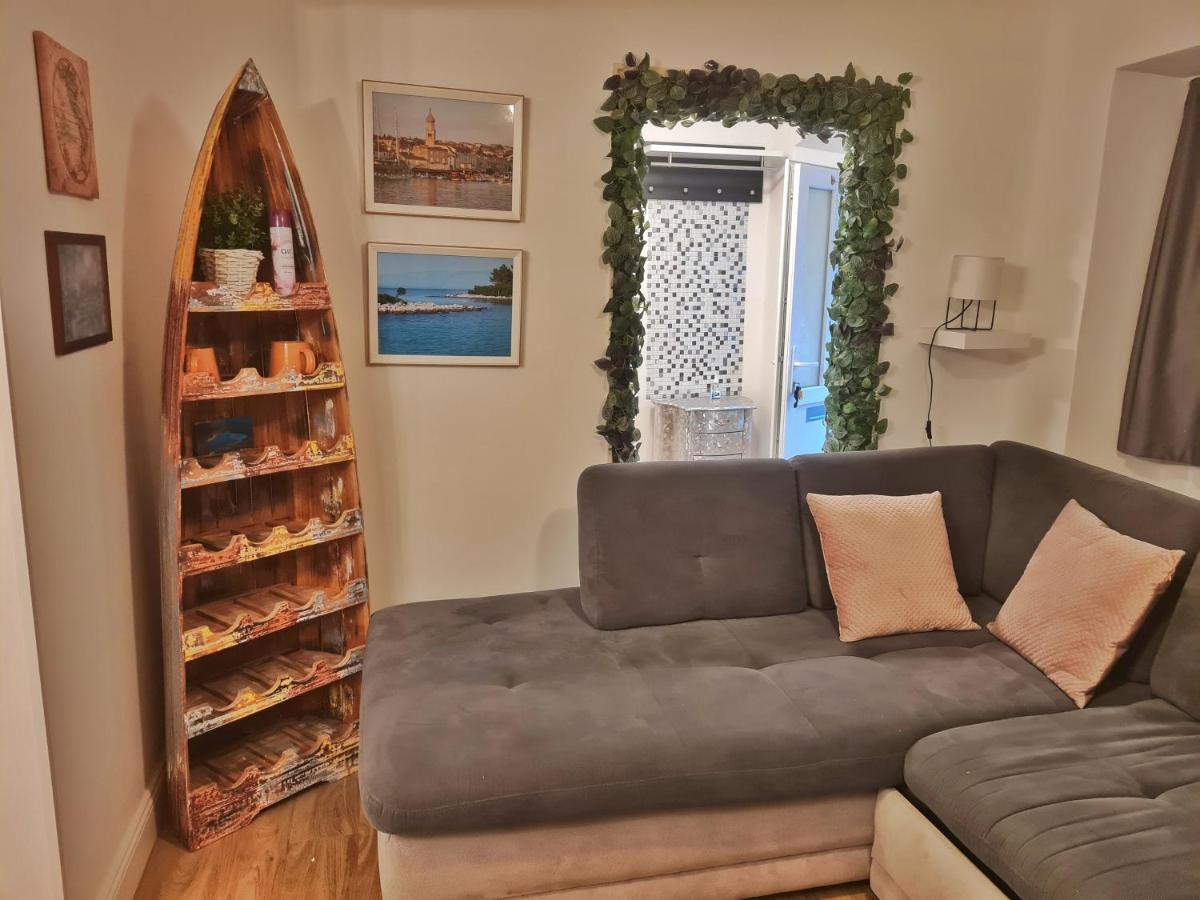 Holiday Place Veli Dvor - Vacation House With Private Garden In Old Town Punat Exterior foto
