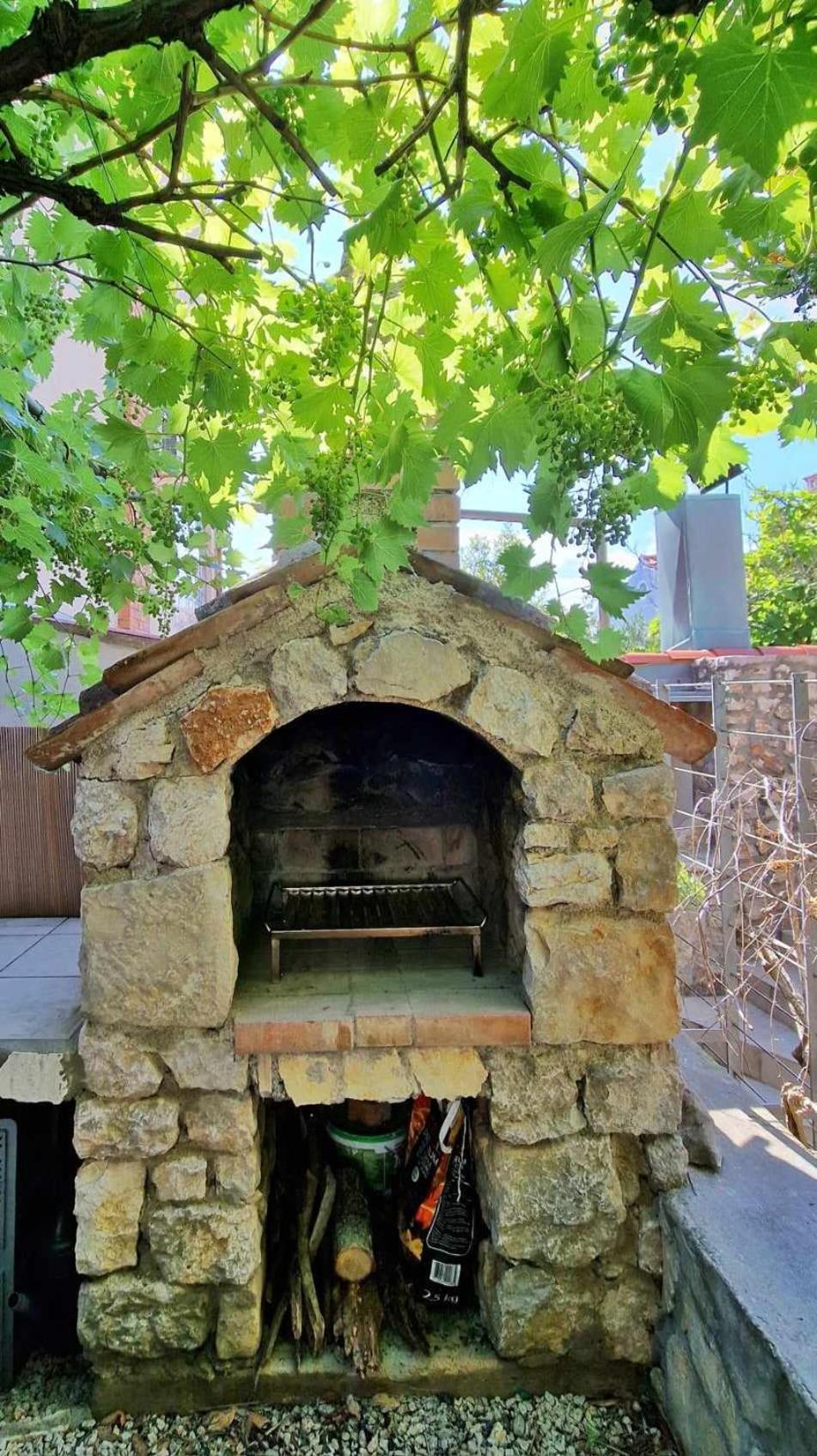 Holiday Place Veli Dvor - Vacation House With Private Garden In Old Town Punat Exterior foto