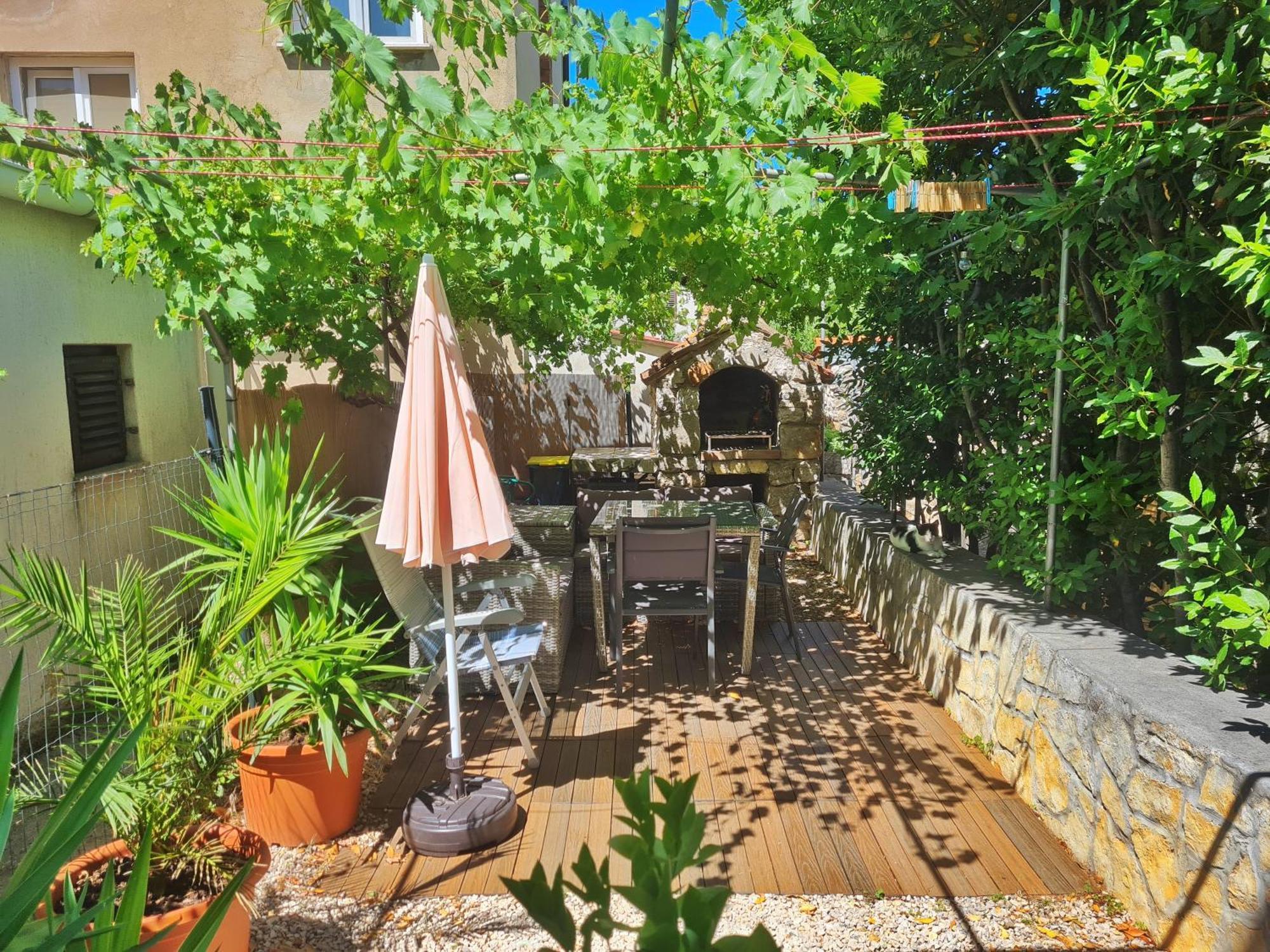 Holiday Place Veli Dvor - Vacation House With Private Garden In Old Town Punat Exterior foto
